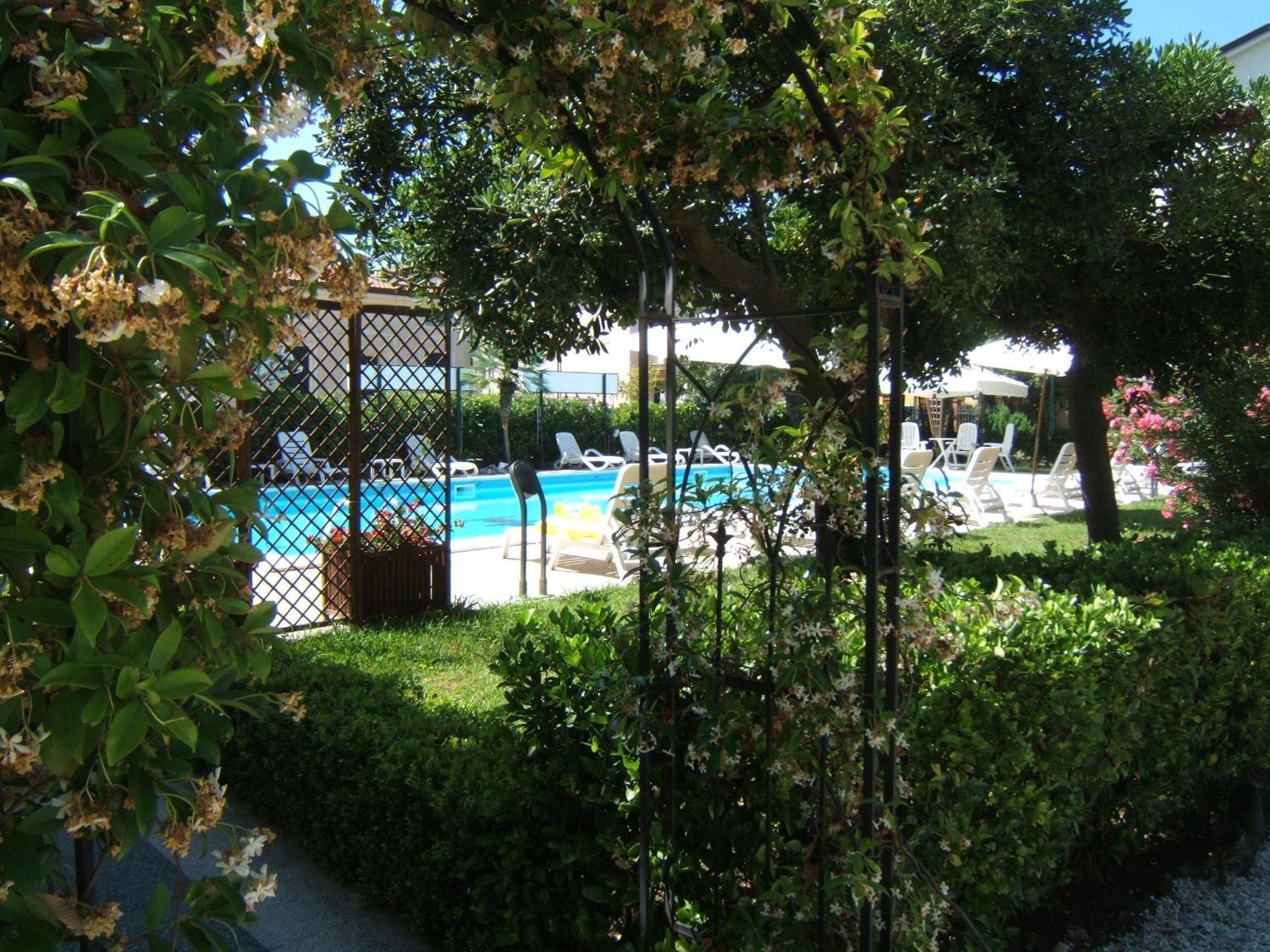 Hotel Apuana Marina di Pietrasanta Extérieur photo