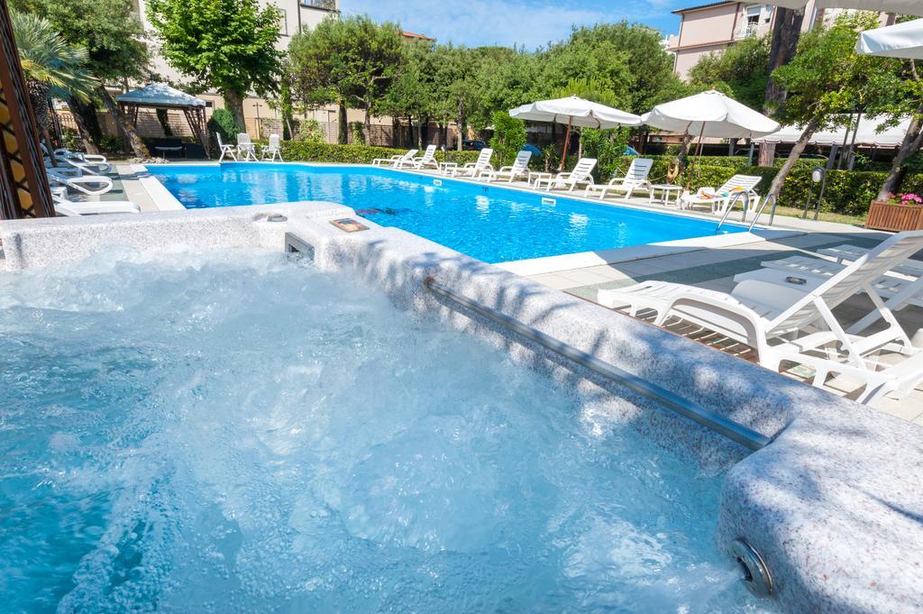 Hotel Apuana Marina di Pietrasanta Extérieur photo